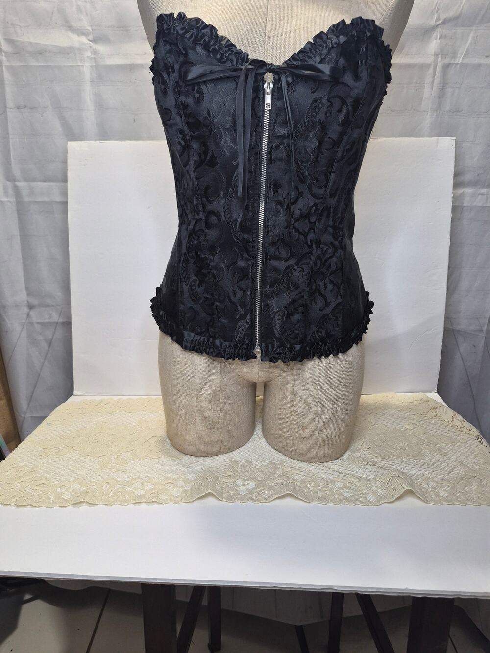 Unbranded Corset,Color Black with floral pattern Size XL